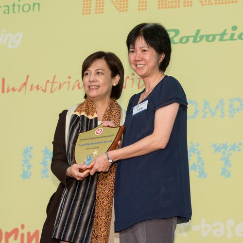 Dr. Catherine Chan, Deputy Secretary for Education of Education Bureau presented certificate of Enriched IT Class to Ms. Wong Wai-yee, Vice Principal of Tin Ka Ping Secondary School