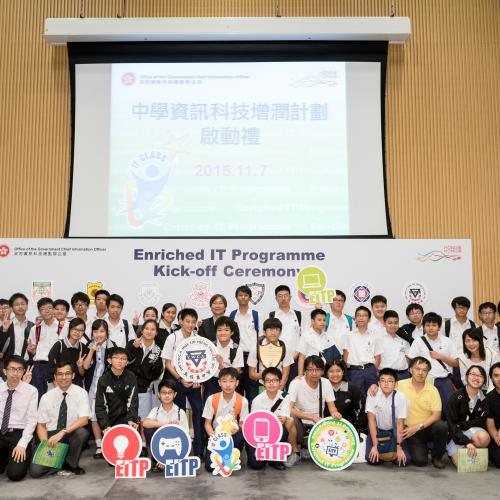Group Photo of The Y.W.C.A. Hioe Tjo Yoeng College